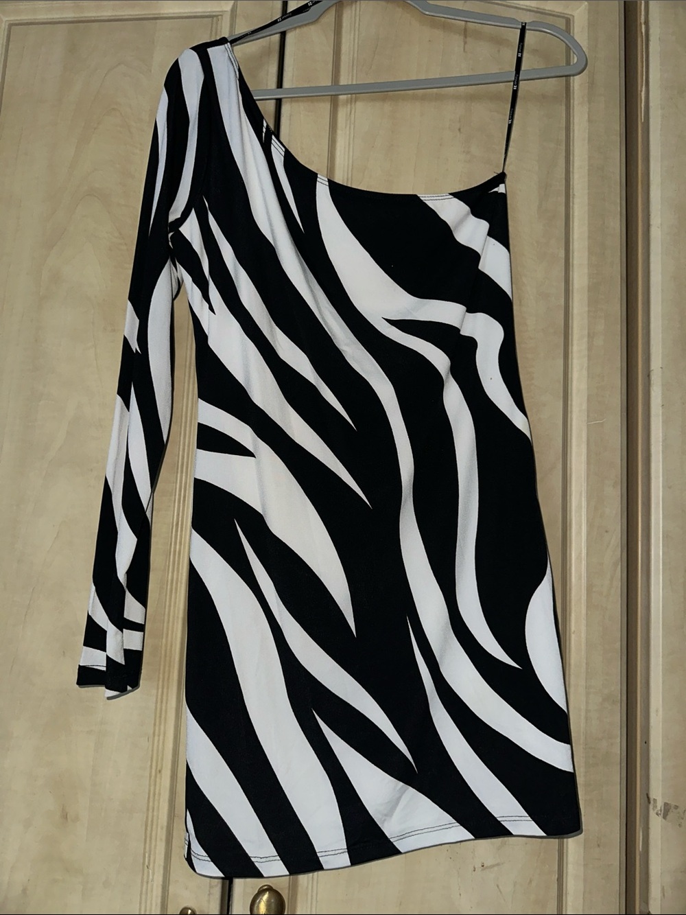 Women’s Black & White One-Shoulder Zebra Print Dress